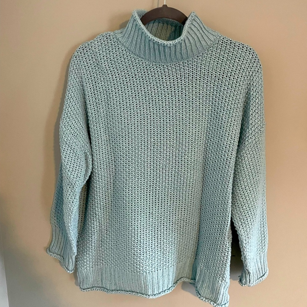 Comfortable blue sweater- looks new